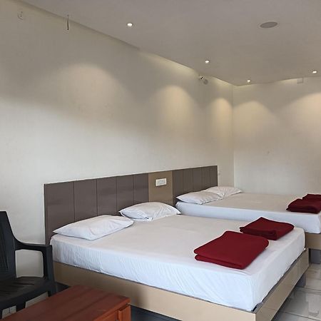 Hilltop Hotel Vālpārai Kültér fotó