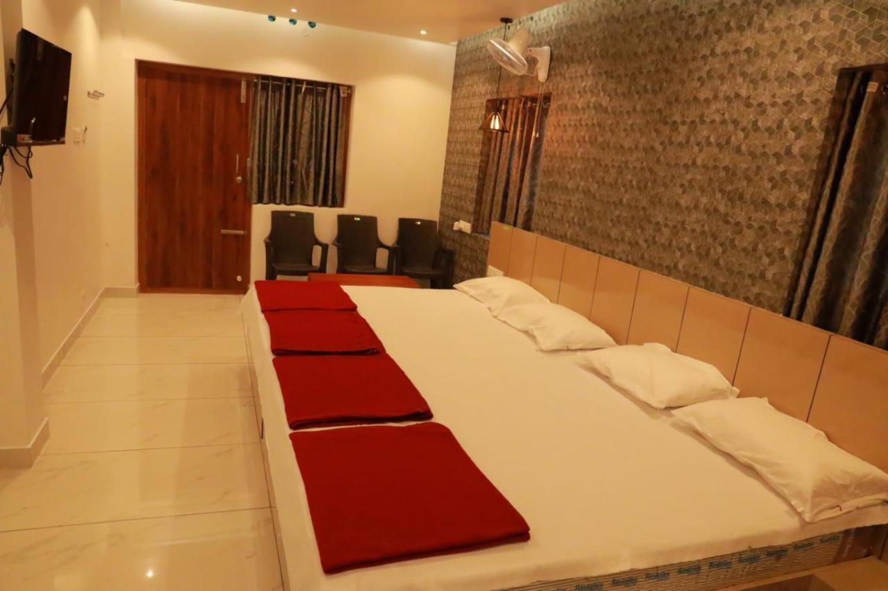 Hilltop Hotel Vālpārai Kültér fotó