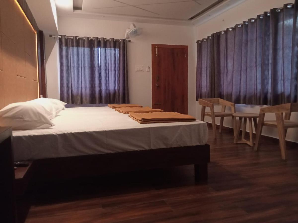 Hilltop Hotel Vālpārai Kültér fotó