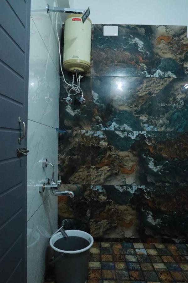 Hilltop Hotel Vālpārai Kültér fotó