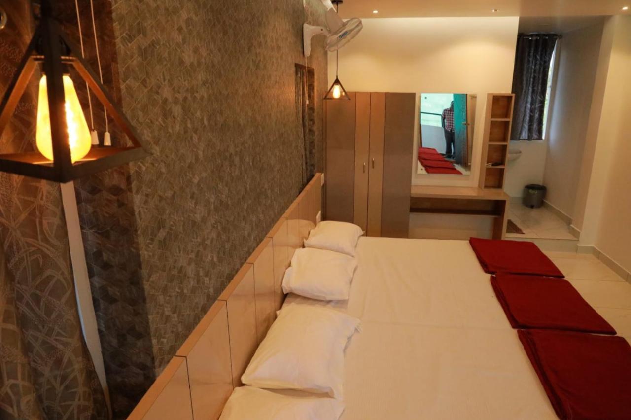 Hilltop Hotel Vālpārai Kültér fotó