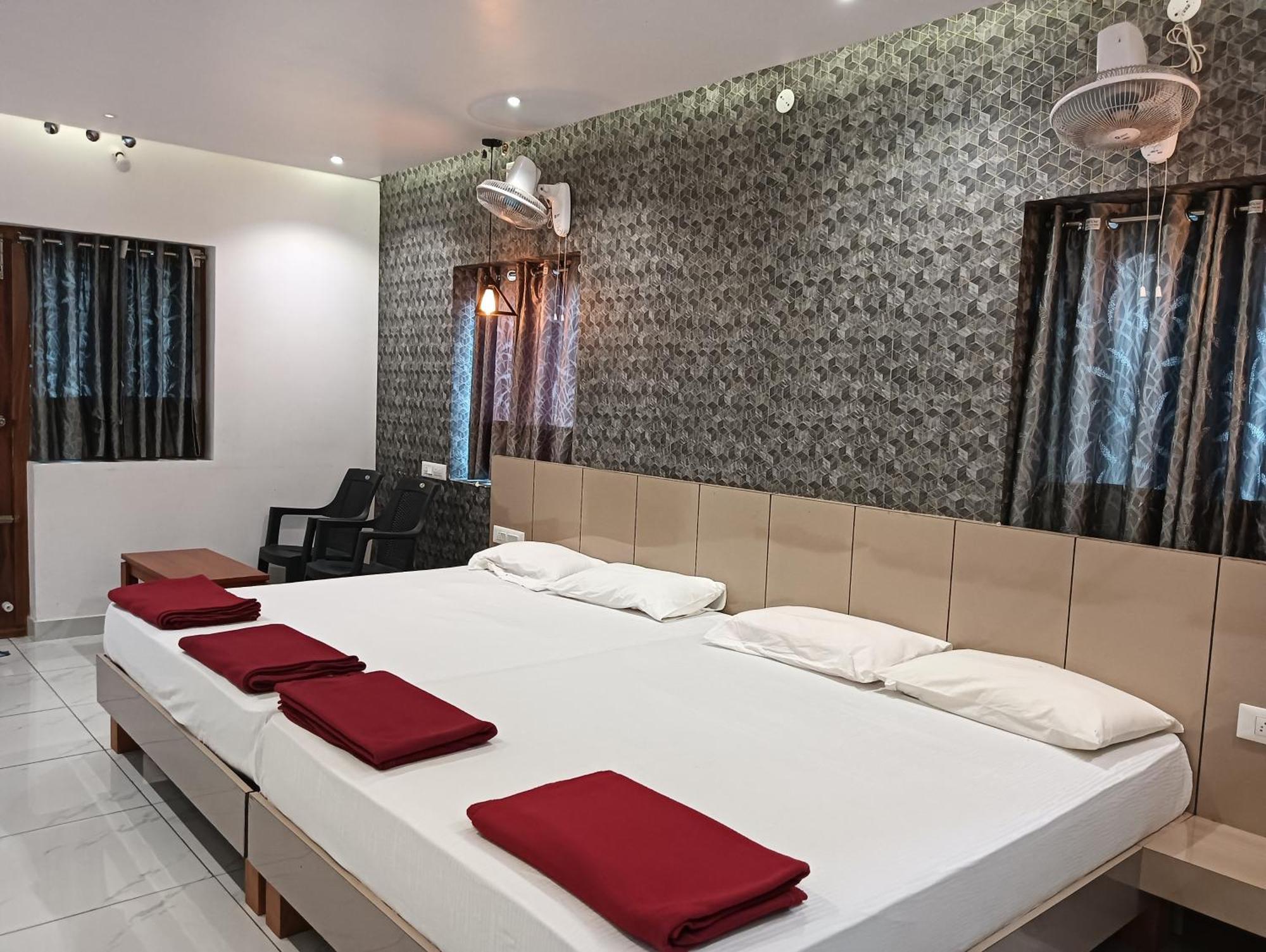Hilltop Hotel Vālpārai Kültér fotó